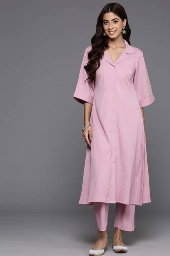 Women Solid Regular Textured Silk Crepe Shirt collar Kurta with Trousers