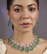 Silver plated mint green stones necklace set
