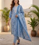 Women Floral Printed Regular Kurta with Trousers & With Dupatta
