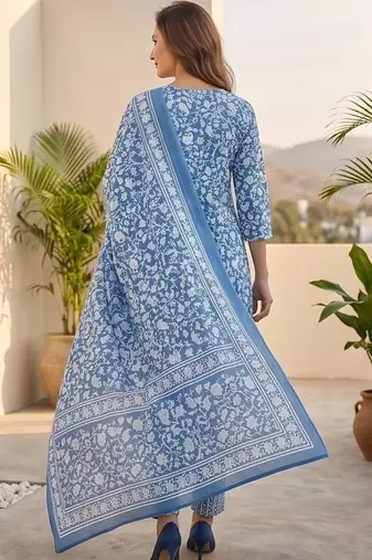 Women Floral Printed Regular Kurta with Trousers & With Dupatta