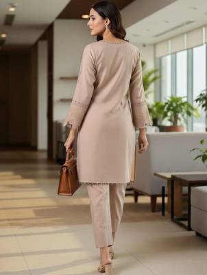 Women Ethnic Motifs Embroidered Regular Thread Work Kurta with Trousers 2