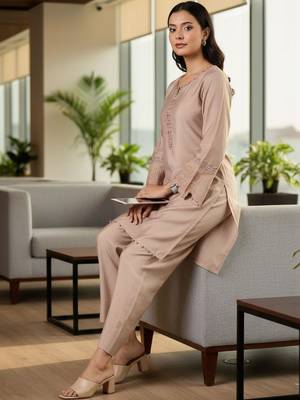 Women Ethnic Motifs Embroidered Regular Thread Work Kurta with Trousers 5
