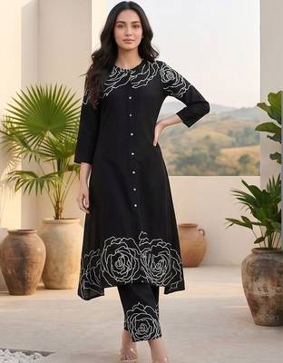 Women Floral Printed Regular  Cotton Kurta with Trousers 1