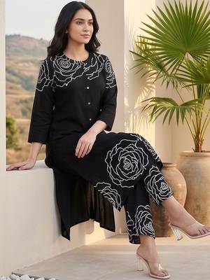 Women Floral Printed Regular  Cotton Kurta with Trousers 5