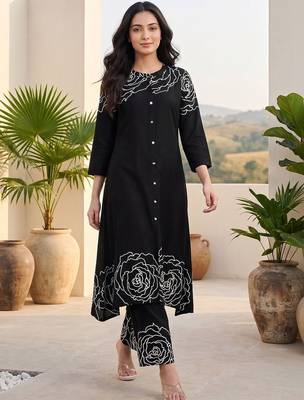 Women Floral Printed Regular  Cotton Kurta with Trousers 6