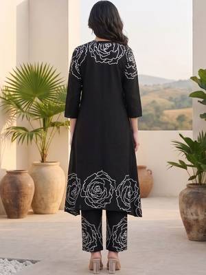 Women Floral Printed Regular  Cotton Kurta with Trousers 7