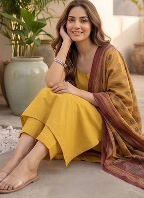 Women Ethnic Motifs Regular Kurta with Trousers & With Dupatta 2
