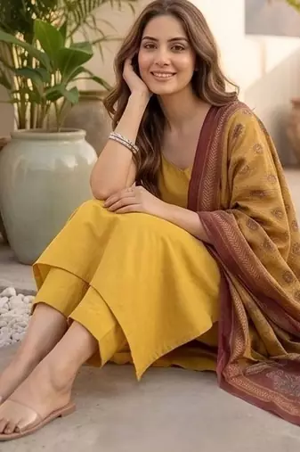 Women Ethnic Motifs Regular Kurta with Trousers & With Dupatta