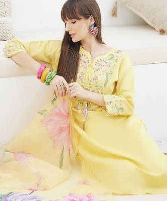 Floral Embroidered Straight Thread Work Kurta With Trousers & Dupatta 1