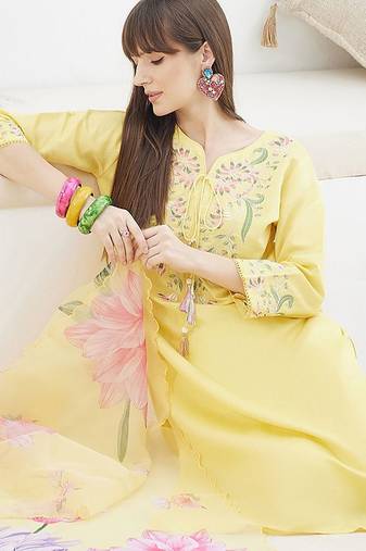 Floral Embroidered Straight Thread Work Kurta With Trousers & Dupatta