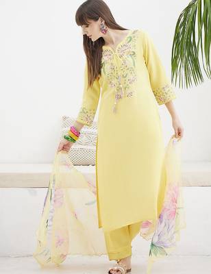 Floral Embroidered Straight Thread Work Kurta With Trousers & Dupatta 2