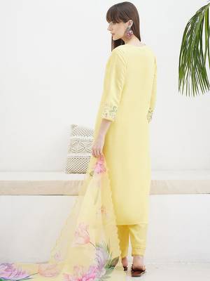 Floral Embroidered Straight Thread Work Kurta With Trousers & Dupatta 5