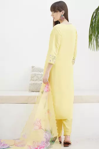 Floral Embroidered Straight Thread Work Kurta With Trousers & Dupatta