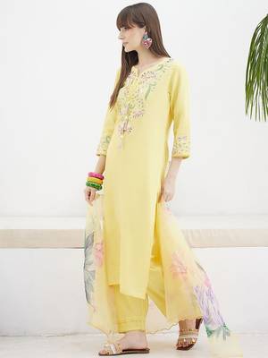 Floral Embroidered Straight Thread Work Kurta With Trousers & Dupatta 6