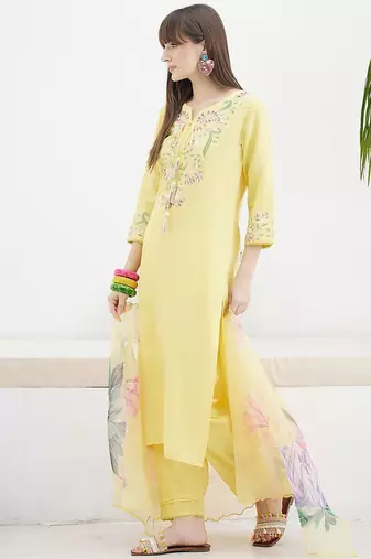 Floral Embroidered Straight Thread Work Kurta With Trousers & Dupatta