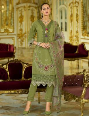 Nazrana Floral Thread Embroidered Schiffli Orangza Lace Kurta Trouser & Dupatta 2