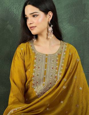 Women Ethnic Motifs Embroidered Regular Thread Work Kurta with Salwar & With Dupatta 2