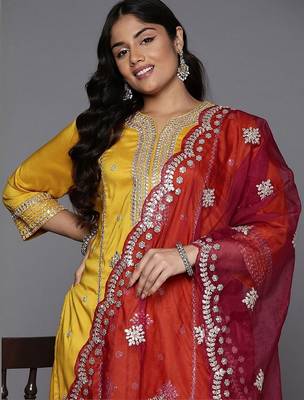 Plus Size Motifs Embroidered Regular Kurta with Trousers & With Dupatta 2