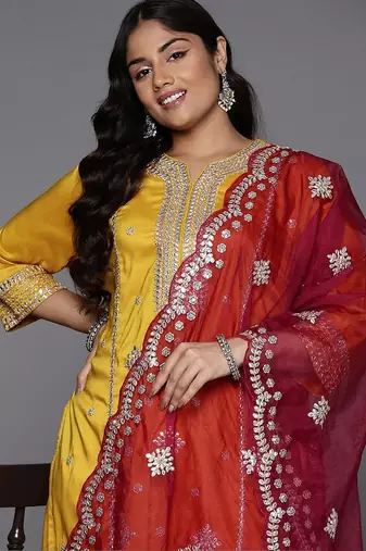 Plus Size Motifs Embroidered Regular Kurta with Trousers & With Dupatta