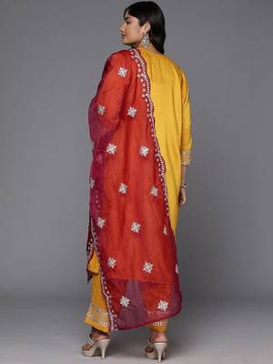 Plus Size Motifs Embroidered Regular Kurta with Trousers & With Dupatta 5