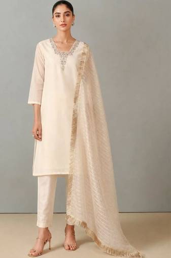 Women Embroidered Regular Thread Work Kurta with Trousers & With Dupatta