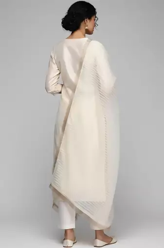 Women Embroidered Regular Thread Work Kurta with Trousers & With Dupatta