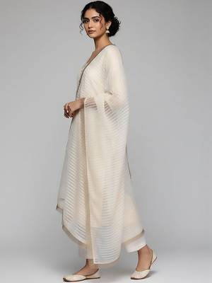 Women Embroidered Regular Thread Work Kurta with Trousers & With Dupatta 3