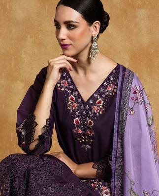 Women Floral Embroidered Regular Thread Work Pure Cotton Kurta with Trousers & With Dupatta 2