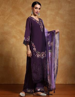 Women Floral Embroidered Regular Thread Work Pure Cotton Kurta with Trousers & With Dupatta 4