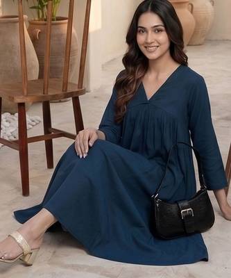 Women Empire Silk Crepe Kurta with Trousers 3