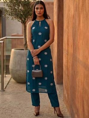 Women Embroidered Regular Kurta with Palazzos 5