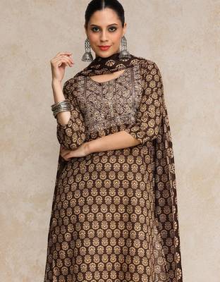 Women Ethnic Motifs Printed Regular Thread Work  Cotton Kurta with Trousers & With Dupatta 2