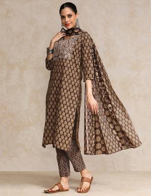 Women Ethnic Motifs Printed Regular Thread Work  Cotton Kurta with Trousers & With Dupatta 4