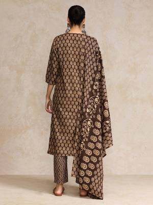 Women Ethnic Motifs Printed Regular Thread Work  Cotton Kurta with Trousers & With Dupatta 5