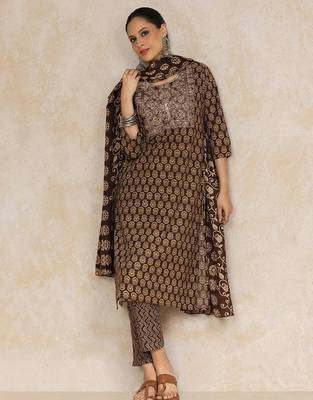 Women Ethnic Motifs Printed Regular Thread Work  Cotton Kurta with Trousers & With Dupatta 6