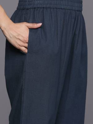 Women Floral Embroidered Regular Thread Work Kurta with Trousers 4