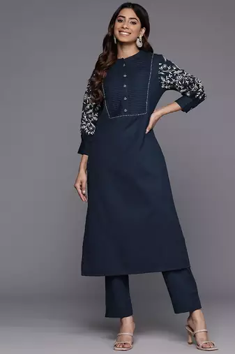 Women Floral Embroidered Regular Thread Work Kurta with Trousers