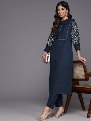 Women Floral Embroidered Regular Thread Work Kurta with Trousers 7
