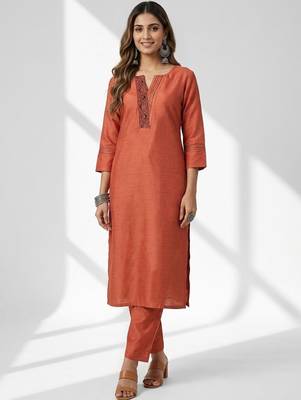 Women Ethnic Motifs Embroidered Regular Thread Work Kurta with Trousers 1