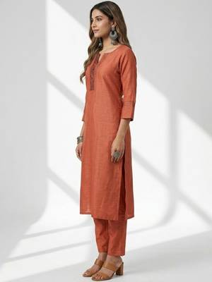 Women Ethnic Motifs Embroidered Regular Thread Work Kurta with Trousers 2