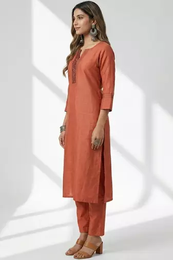 Women Ethnic Motifs Embroidered Regular Thread Work Kurta with Trousers