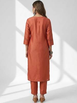 Women Ethnic Motifs Embroidered Regular Thread Work Kurta with Trousers 3