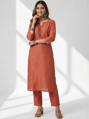Women Ethnic Motifs Embroidered Regular Thread Work Kurta with Trousers 5