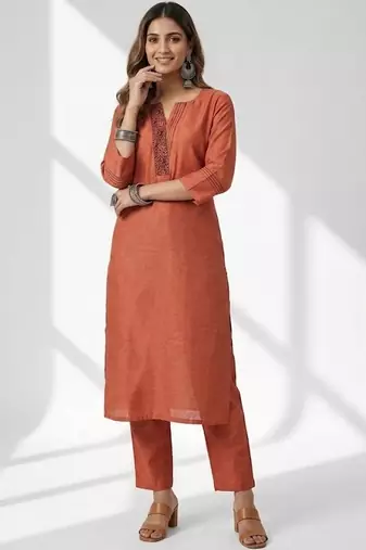 Women Ethnic Motifs Embroidered Regular Thread Work Kurta with Trousers