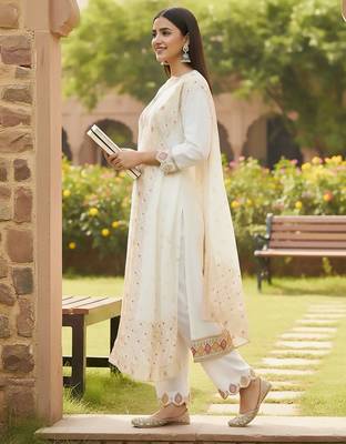 Women Ethnic Motifs Embroidered Regular Thread Work Kurta with Trousers & With Dupatta 3