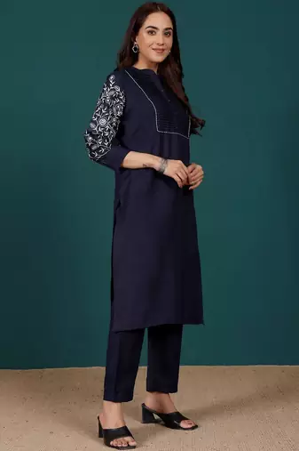 Women Regular Thread Work Kurta with Trousers