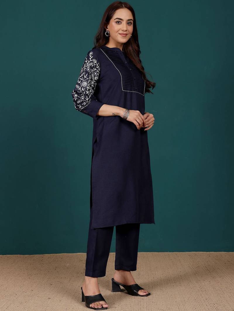 Women Regular Thread Work Kurta with Trousers