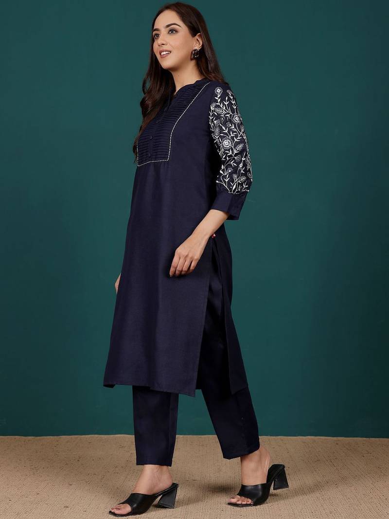 Women Regular Thread Work Kurta with Trousers