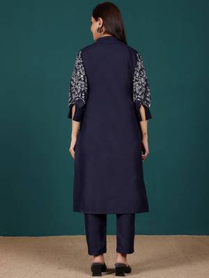 Women Regular Thread Work Kurta with Trousers 6