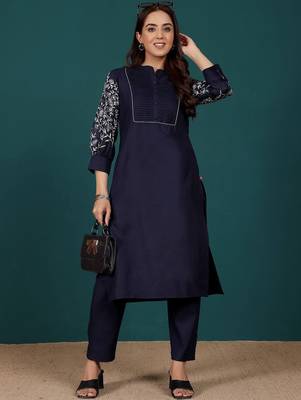 Women Regular Thread Work Kurta with Trousers 7